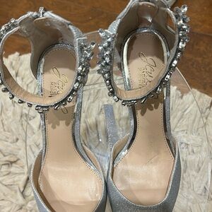 NWOT Jewel Bagley Mischka evening pump